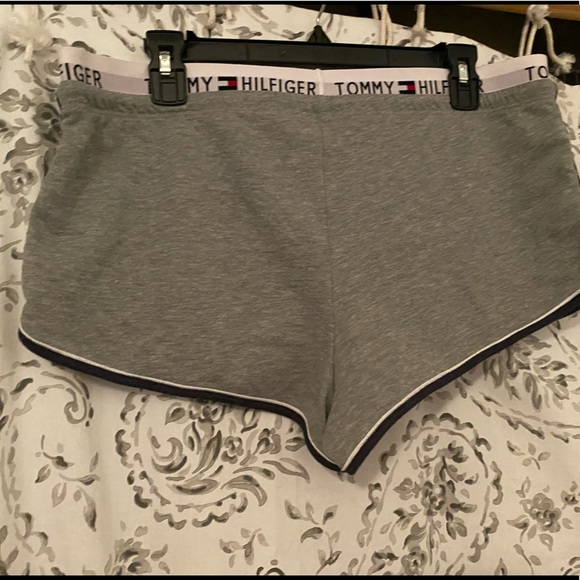 NWOT TOMMY HILFIGER SHORT - Picture 2 of 3